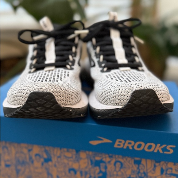 Brooks💎Revel 7 Black White Women’s Running Shoe Sz 8 in Box Excellent Condition - Picture 6 of 8